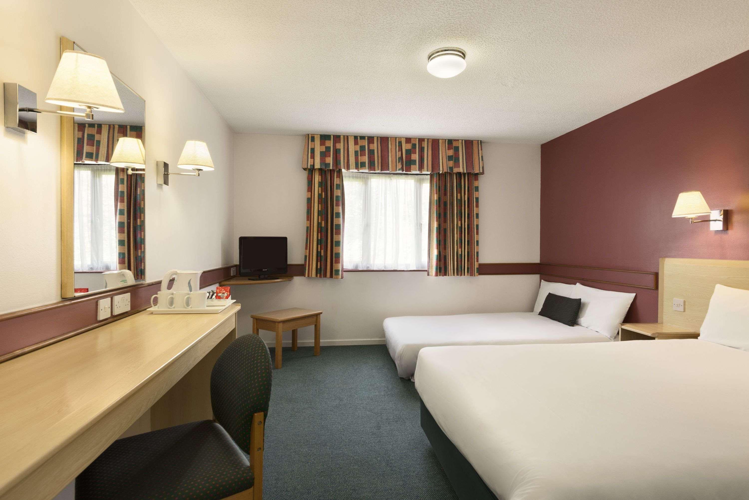 Days Inn Bradford M62 Экстерьер фото