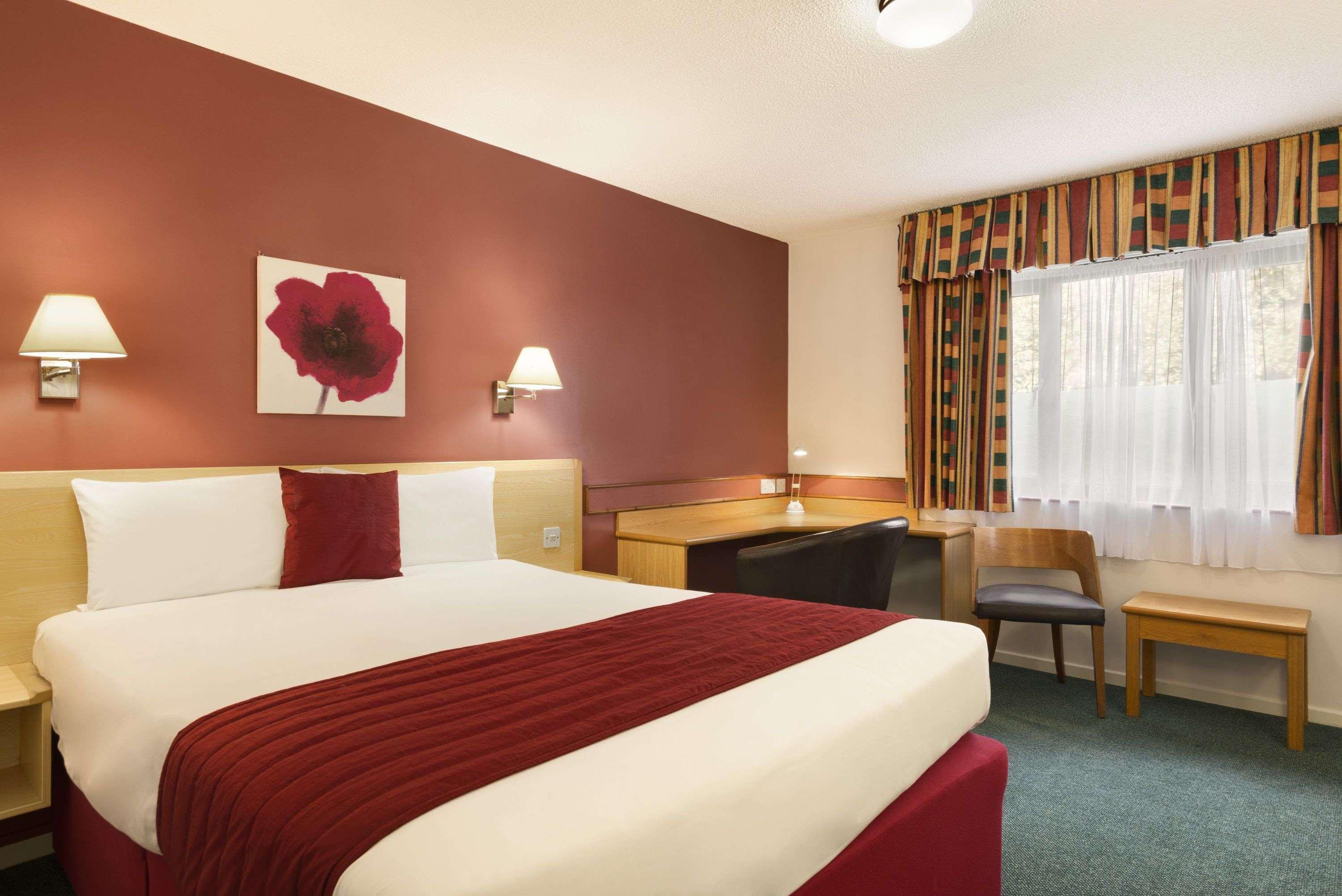 Days Inn Bradford M62 Экстерьер фото