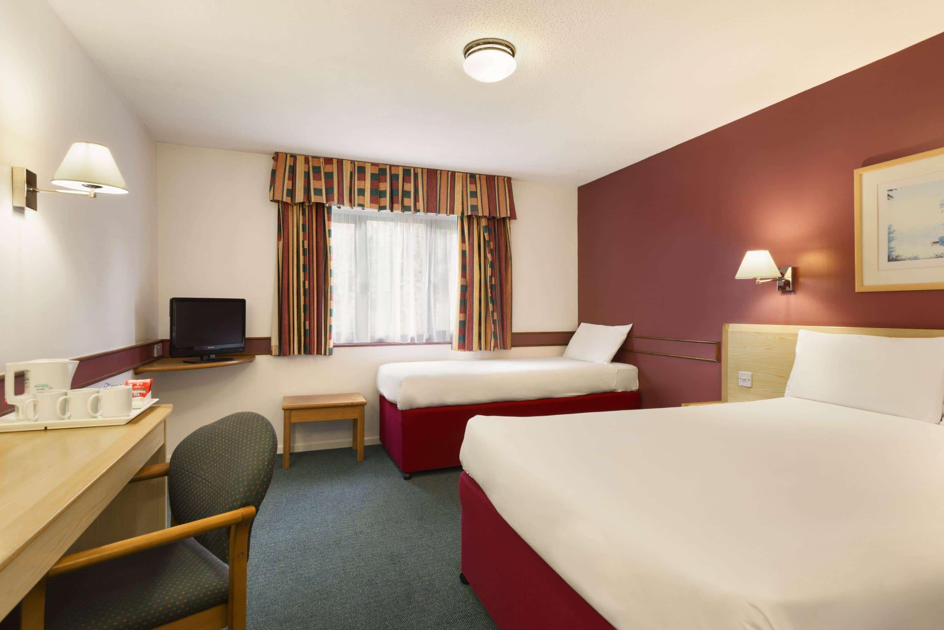 Days Inn Bradford M62 Экстерьер фото